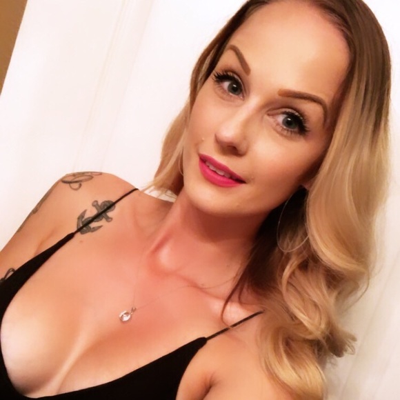 Erin Warner - Picture 1 of 2